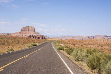 Amerika Birleşik Devletleri'nde Goblin devlet parkı üzerinde yol