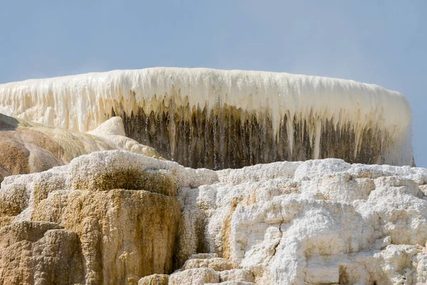 Amerika Wyoming Deki Mamut Kaplıcalarda Termal Yaylar Kireçtaşı Oluşumları — Stok fotoğraf