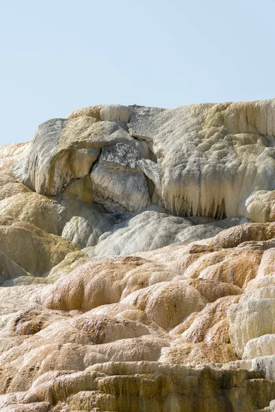 アメリカのワイオム温泉における温泉と石灰岩の形成 — ストック写真