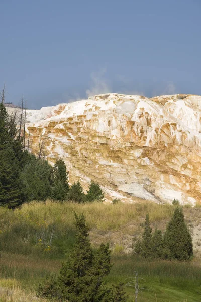 Fuentes Termales Formaciones Piedra Caliza Las Fuentes Termales Mamut Wyoming — Foto de Stock