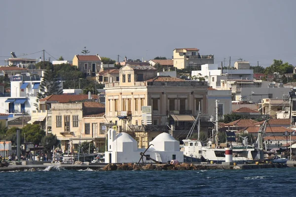 Yunanistan 'ın Aegina Adası' ndaki Egina kentinin genel görünümü
