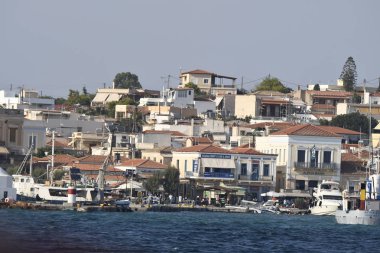 Yunanistan 'ın Aegina Adası' ndaki Egina kentinin genel görünümü