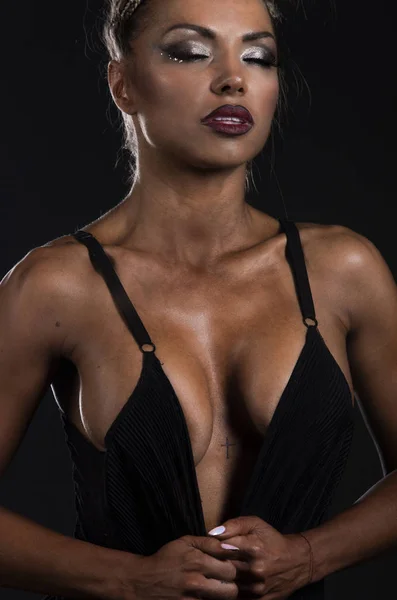 Beautiful Brunette Muscular Young Woman Athlete Sexy Underwear Posing Black — Stock Photo, Image