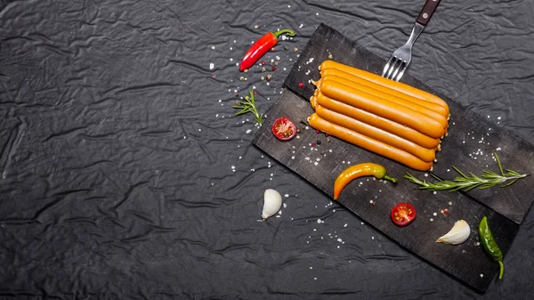 Wiener Worstjes Met Kruiden Zwarte Achtergrond Bovenaanzicht Met Kopie Ruimte — Stockfoto