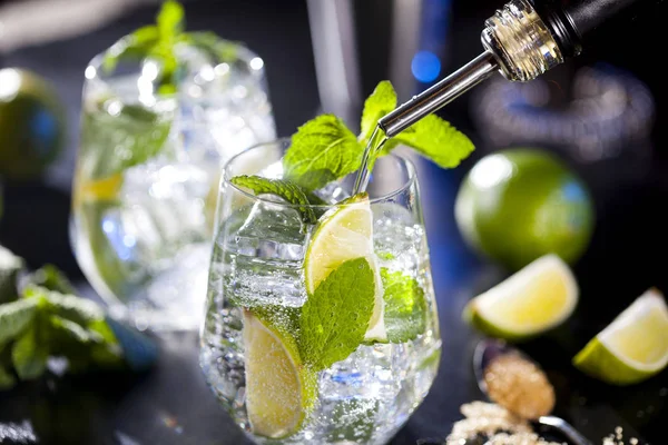 Mojito Kokteyller Closeup Malzemeler Bar Gereçleri Önden Görünüm — Stok fotoğraf