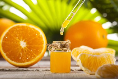 Portakal esans yeşil yaprakları arka plan üzerinde