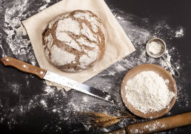 Ekmek ve un siyah bir tablo