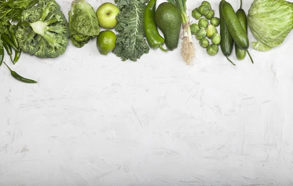 Alimentos de saúde verde, frutas e legumes. Vista superior com espaço de cópia . — Fotografia de Stock