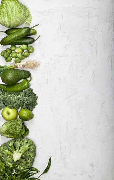 Alimento verde saludable, frutas y verduras. Vista superior con espacio de copia . — Foto de Stock