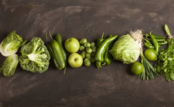 Aliments santé verts, fruits et légumes. Vue supérieure avec espace de copie . — Photo