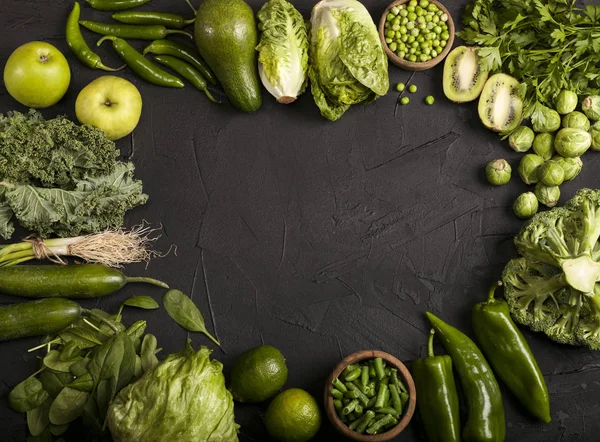 绿色保健食品、水果和蔬菜。带复制空间的顶视图. — 图库照片
