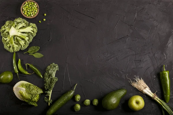 Alimentos de saúde verde, frutas e legumes. Vista superior com espaço de cópia . — Fotografia de Stock