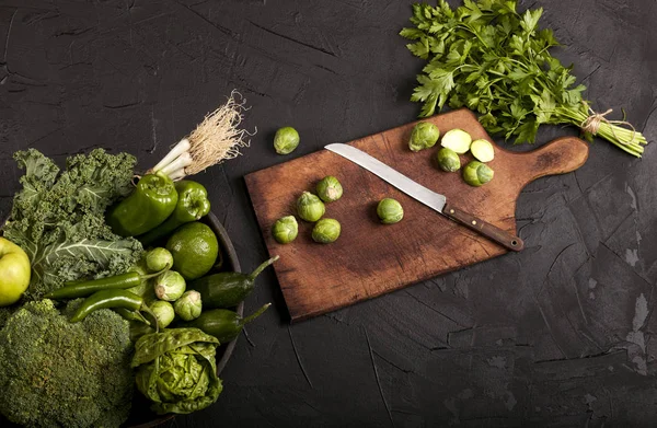 Grüne gesunde Lebensmittel, Obst und Gemüse. Ansicht von oben mit Kopierraum. — Stockfoto