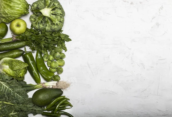 Alimento verde saludable, frutas y verduras. Vista superior con espacio de copia . — Foto de Stock