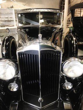 Müzede sergilenen 1934 model Packard şehir arabası..