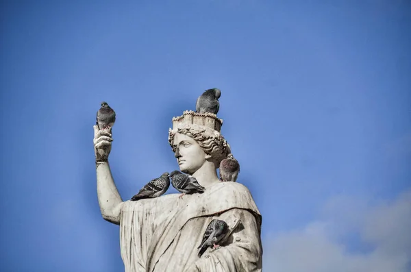 Standbeeld Van Een Vrouw Een Van Centrale Pleinen Van Nantes — Stockfoto