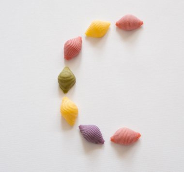 renkli makarna alfabesi - büyük harf C