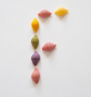 renkli makarna alfabesi - büyük harf F