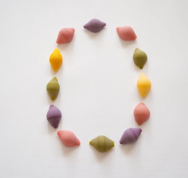 renkli makarna alfabesi - büyük harf O