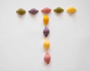 renkli makarna alfabesi - büyük harf T