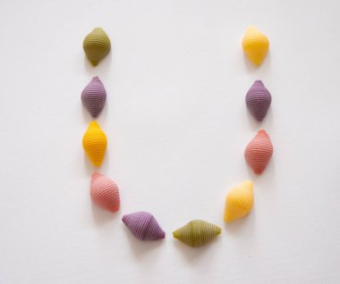 renkli makarna alfabesi - büyük harf U