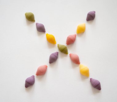 renkli makarna alfabesi - büyük harf X