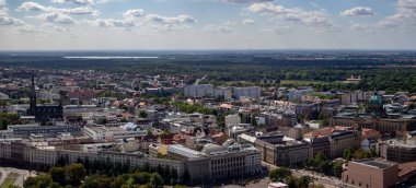 Leipzig, Almanya - 14.09.2019: Panorama Kulesi 'nden Leipzig şehri üzerinde panoramik manzara