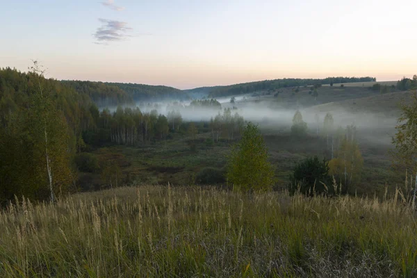 Gün batımında sis. Rusya