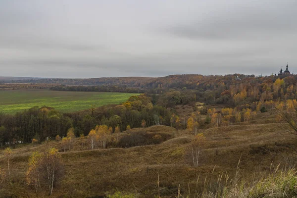 Şamordino Manastırı görünümünü. Kaluga bölgesi