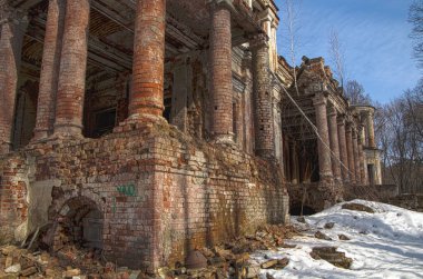 Terk edilmiş manor Yaroshenko. Pavlishchev Bor Kaluga bölgesi.