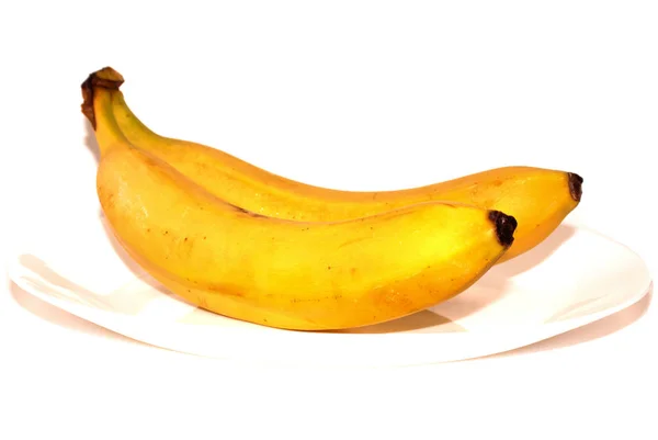Bir tabakta sarı muz
