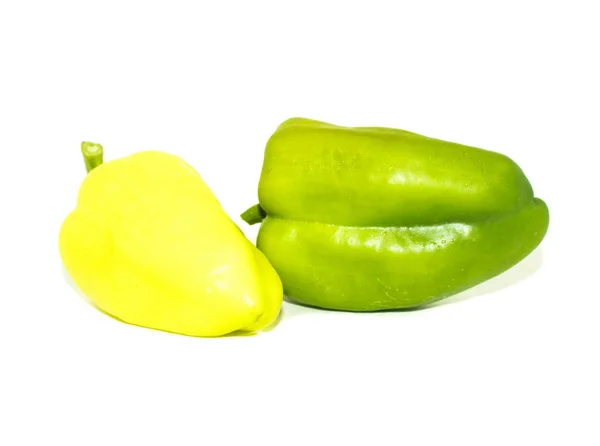 Pimiento amarillo verde fondo blanco — Foto de Stock