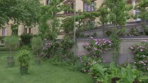シュヴェリーン博物館ドイツ庭園とビュー — ストック動画