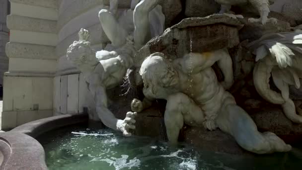 喷泉与一组图外的 Michaelertrakt 维也纳 — 图库视频影像