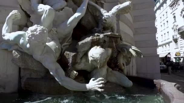 喷泉与一组图外的 Michaelertrakt 维也纳 — 图库视频影像