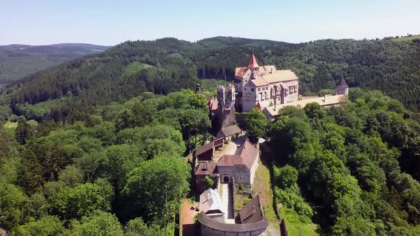 Замок Пернштейн Чехия — стоковое видео