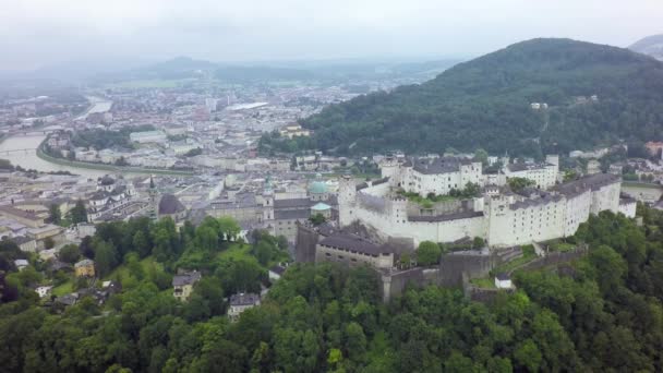 Salzburg Városképe Festung Hohensalzburggal — Stock videók