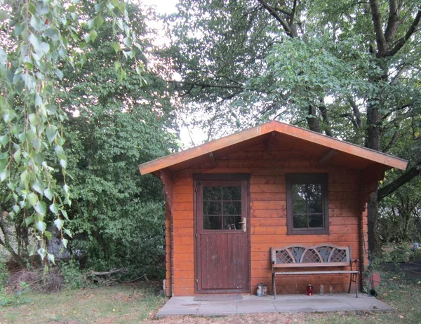 Yeşil eski Ahşap Hut