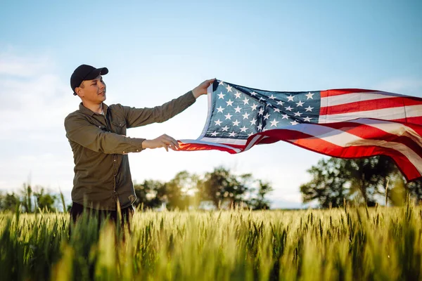 Young Man Wearing Green Shirt Cap Lets American Flag Fly — Stock Photo, Image