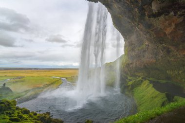 İnanılmaz Seljalandsfoss şelale arkasından, İzlanda