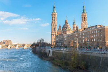 Görünüm bazilika sütun: Zaragoza, İspanya