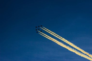 Havada uçak sergisi yapma