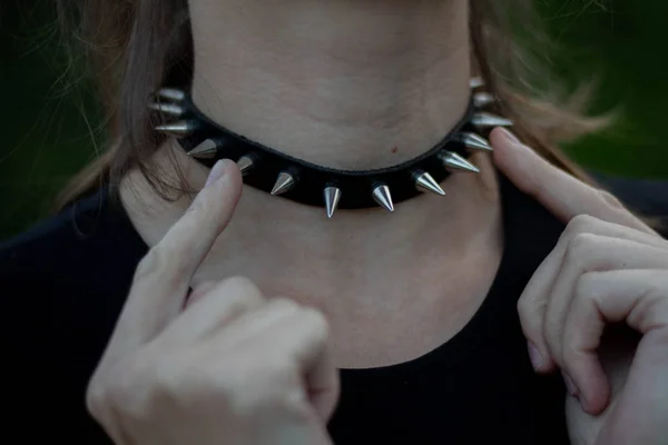 Black Choker Spikes Which Girl Touches Fingers — Stock Photo, Image