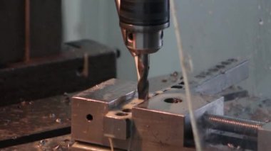 sondaj makinesinde delik açma