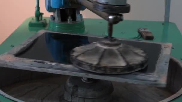 Polissage Verre Des Lentilles Sur Une Machine Polir — Video