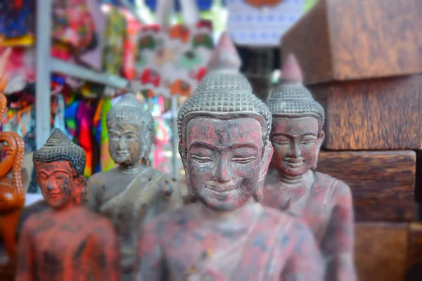 4 červené sochy Buddhy — Stock fotografie