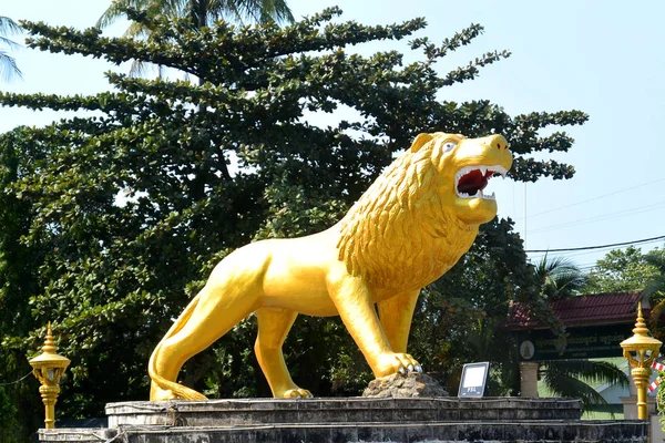 Denkmal für den goldenen Löwen — Stockfoto