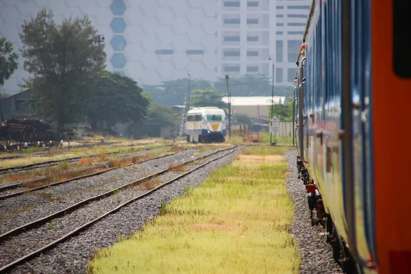 Dízel személyvonat érkezése Phnom Penh 1-re — Stock Fotó