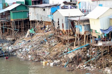 Phnom Penh, 9, River 'da çöp sorunu