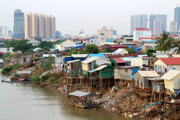 Problema de lixo em Phnom Penh, 3, River — Fotografia de Stock